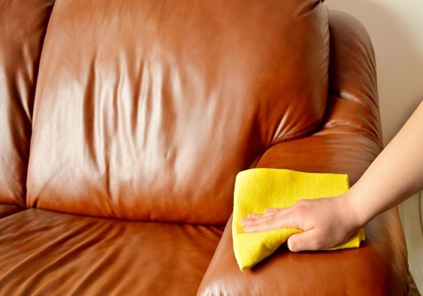 Read more about the article روش های تمیز کردن و شستشوی مبل چرم در خانه
